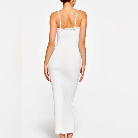 Skims Fits Everybody Lace Long Dress - Picture 4 of 6
